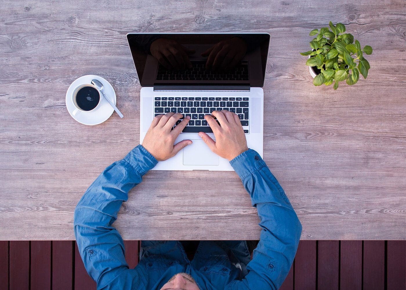 Mac work at desk